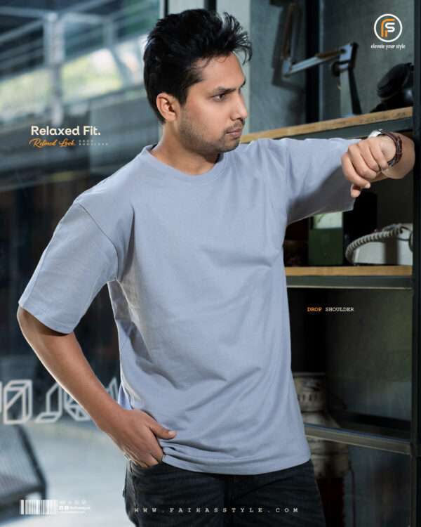 Premium men’s drop shoulder t-shirt made from organic cotton