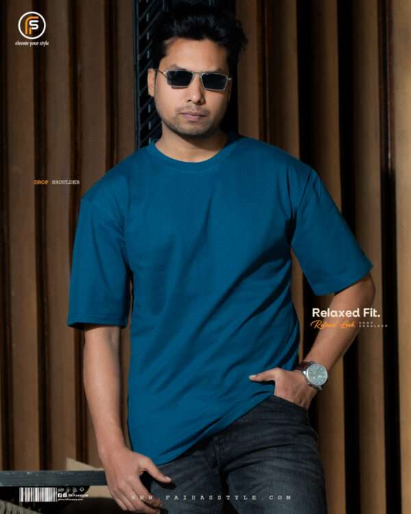 Premium men’s drop shoulder t-shirt made from organic cotton